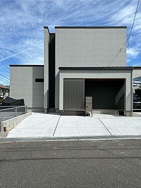 株式会社アイ工務店 福井支店の施工事例「木の温かみを感じるメリハリのついた住まい」のメイン画像