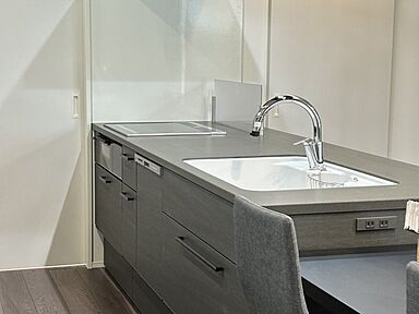 株式会社アイ工務店 福井支店の施工事例「洗練されたシンプルモダン空間」の画像3