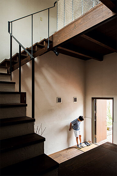 有限会社大元工務店の施工事例「自然素材で家族と共に成長するスキップフロア住宅(札幌市 F様邸)」の画像1