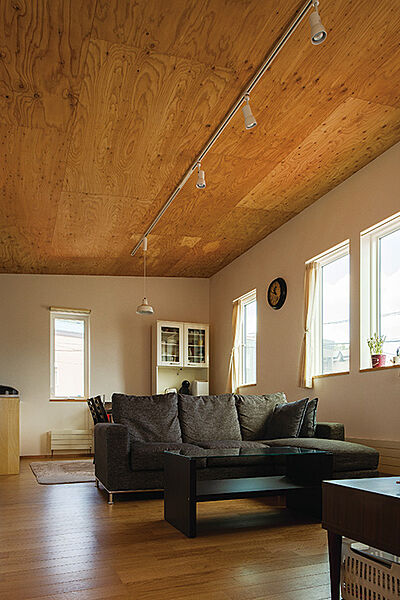 木の家スタイルのリビング 有限会社大元工務店の事例画像