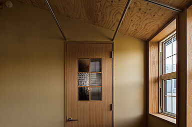 有限会社大元工務店の施工事例「素材と個性が織りなす温もりと遊び心あふれる住まい(北広島市 K様邸)」の画像5