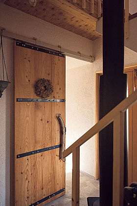 有限会社大元工務店の施工事例「自然と木の温もりが調和する、やさしさに包まれた住まい(札幌市西区 M様邸)」の画像1