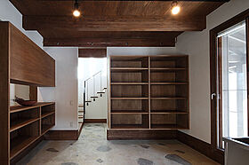 有限会社大元工務店の施工事例「素材の風合いと窓辺の光が響き合う住まい(札幌市中央区 Y様邸)」の画像9