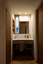 木の家スタイルの洗面所 有限会社大元工務店の事例画像