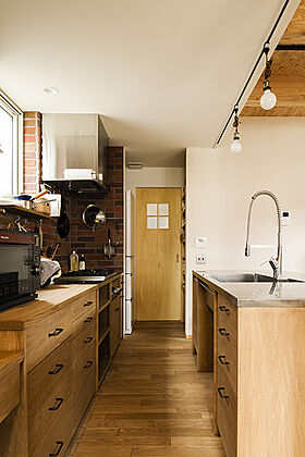 有限会社大元工務店の施工事例「回遊動線と造作の工夫で家事も子育ても快適な木の家(札幌市 S様邸)」の画像4