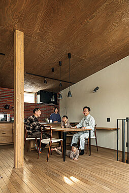 有限会社大元工務店の施工事例「コンパクトな敷地を最大限に生かしたスキップフロアの快適な家(札幌市 S様邸)」の画像