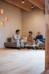 有限会社大元工務店の施工事例「先を見越した提案と素材づかいが叶えた心地よい永住住宅(札幌市 I様邸)」の画像