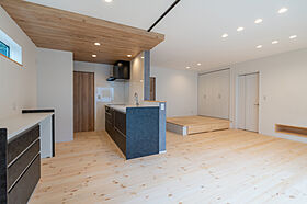 TSデザイン 有限会社 志田尾工務店の施工事例「玄関土間からキッチンへ…子育て世代に嬉しい家事ラク導線のお家(島根県浜田市)」の画像1