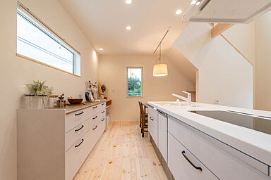 TSデザイン 有限会社 志田尾工務店の施工事例「開放感のあるリビングでのびのび子育てのお家(島根県浜田市)」の画像2