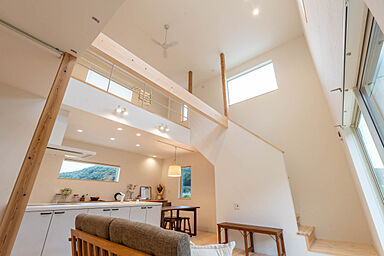 TSデザイン 有限会社 志田尾工務店の施工事例「開放感のあるリビングでのびのび子育てのお家(島根県浜田市)」の画像3