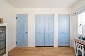 ブリリアントホーム 横浜ハウジングフォーラムの施工事例「青空に映えるスカイブルーとホワイトの組み合わせが爽やかなお家」の画像7