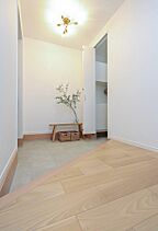 シンプルモダンスタイルの玄関 株式会社COLORS工務店 一級建築士事務所の事例画像