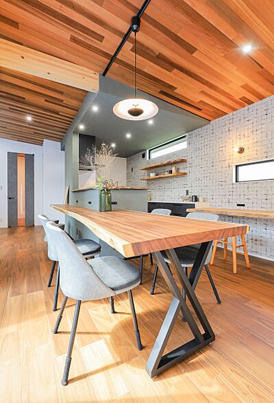 カフェスタイルのリビング 株式会社COLORS工務店 一級建築士事務所の事例画像