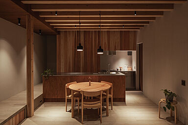 株式会社COLORS工務店 一級建築士事務所の施工事例「心地よい空間に包まれる、洗練されたホテルライクな天然木の家」の画像3