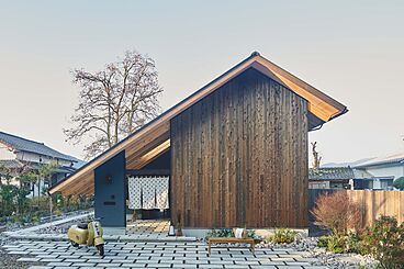 株式会社COLORS工務店 一級建築士事務所の施工事例「【滋賀/和モダン/吹き抜け/中庭30坪】吹き抜けと中庭のある和モダンな家」の画像