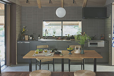 株式会社COLORS工務店 一級建築士事務所の施工事例「【滋賀/和モダン/吹き抜け/中庭30坪】吹き抜けと中庭のある和モダンな家」の画像1