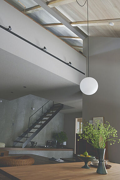 株式会社COLORS工務店 一級建築士事務所の施工事例「【滋賀/和モダン/吹き抜け/中庭30坪】吹き抜けと中庭のある和モダンな家」の画像2