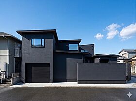 株式会社COLORS工務店 一級建築士事務所の施工事例「【滋賀/栗東市/安養寺/天然木/趣味/COLORS工務店】魅力的なガレージハウス」のメイン画像