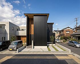 株式会社COLORS工務店 一級建築士事務所の施工事例「【滋賀/草津市/矢橋町/天然木/外観/COLORS工務店】新矢橋モデル」の画像8