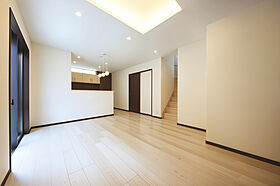 ジェイフィットホーム 鹿児島南店の施工事例「間接照明の柔らかな光で包む、青いキッチンのあるお家」の画像1