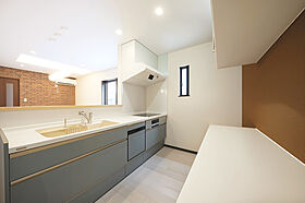 ジェイフィットホーム 鹿児島南店の施工事例「間接照明の柔らかな光で包む、青いキッチンのあるお家」の画像2