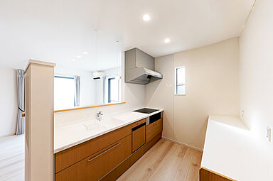 ジェイフィットホーム 鹿児島南店の施工事例「「ただいま」が嬉しくなる、 白×ナチュラルのお家」の画像3