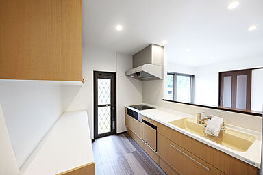 ジェイフィットホーム 鹿児島南店の施工事例「リビングと庭がつながる、開放感たっぷりのお家」の画像3