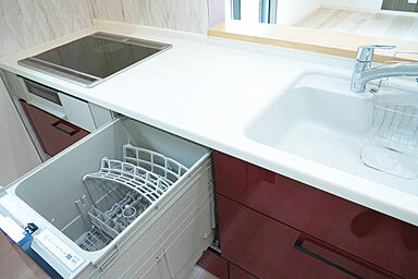 ジェイフィットホーム 鹿児島南店の施工事例「畳コーナーと赤いキッチンが彩る、光あふれるお家」の画像4