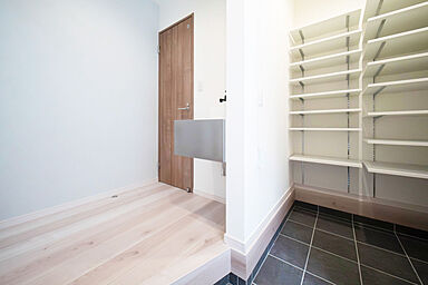 ジェイフィットホーム 鹿児島南店の施工事例「ただいま手洗い付き、白×ナチュラルで心地よく暮らせるお家」の画像6