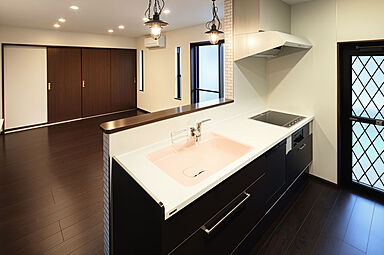 ジェイフィットホーム 鹿児島南店の施工事例「開放感と心地よさに包まれる、カフェ風リビングの家」の画像6