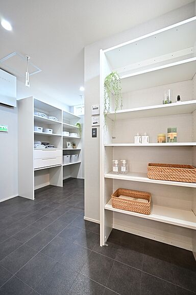 イシンホーム津山の施工事例「節約約3000万円 ソーラー14.4kW 平屋モデルハウス」の画像5