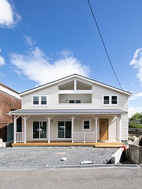 Blueziaの施工事例「California Style house has Inner balcony」の画像1