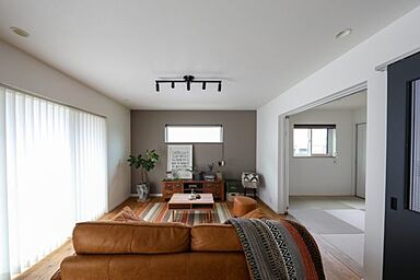 Blueziaの施工事例「Grayscale/Efficient layout 無彩色/機能的な間取の家」の画像1