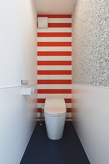 シンプルノート 岡山北・倉敷スタジオの施工事例「瀬戸内市|黒の塗り壁×杉板が映える、ミニマルでモダンな外観」の画像7