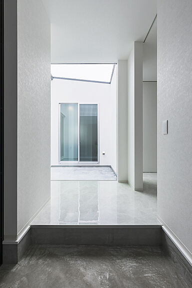 シンプルノート 岡山北・倉敷スタジオの施工事例「瀬戸内市|黒の塗り壁×杉板が映える、ミニマルでモダンな外観」の画像8