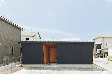 シンプルノート 岡山北・倉敷スタジオの施工事例「倉敷市|無機質×自然素材を掛け合わせたミニマルな住まい」の画像