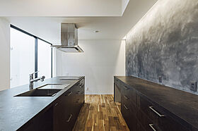 シンプルノート 岡山北・倉敷スタジオの施工事例「倉敷市|無機質×自然素材を掛け合わせたミニマルな住まい」の画像3