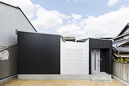 一条工務店 札幌太平展示場の施工事例「岡山市|黒と白のコントラストが際立つ、都会的な佇まい」の画像