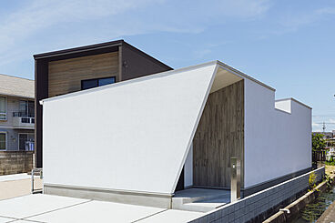 シンプルノート 岡山北・倉敷スタジオの施工事例「岡山市|奥行きのある白い中庭付き平屋」の画像