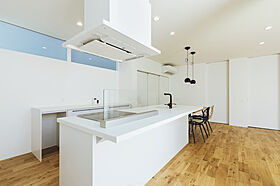 シンプルノート 岡山北・倉敷スタジオの施工事例「岡山市|奥行きのある白い中庭付き平屋」の画像2