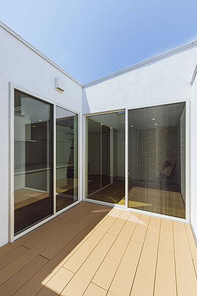 シンプルノート 岡山北・倉敷スタジオの施工事例「岡山市|奥行きのある白い中庭付き平屋」の画像3