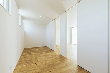 シンプルノート 岡山北・倉敷スタジオの施工事例「岡山市|奥行きのある白い中庭付き平屋」の画像5