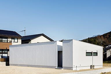 シンプルノート 岡山北・倉敷スタジオの施工事例「倉敷市|ホテルライクなフラット平屋」の画像1