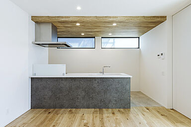 シンプルノート 岡山北・倉敷スタジオの施工事例「岡山市|ガルバリウムと白外壁が映える、コートハウスの住まい」の画像3