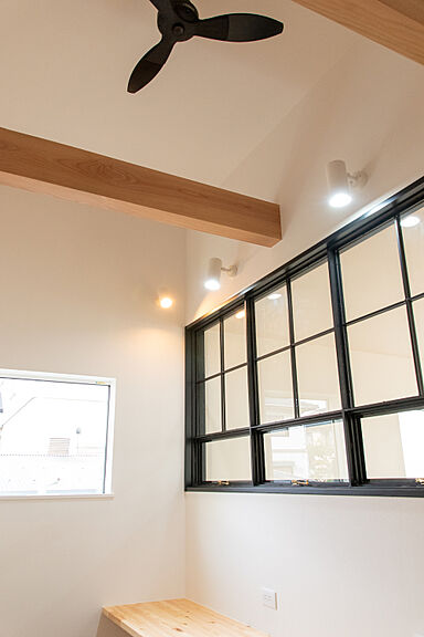 シンプルノート 岡山北・倉敷スタジオの施工事例「倉敷市|黒のガルバリウムが印象的な、Lの字型の平屋」の画像3