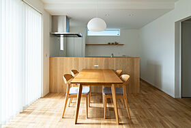 MAGHAUSの施工事例「木仕上げのキッチン 居心地のいいシンプルな家」のメイン画像