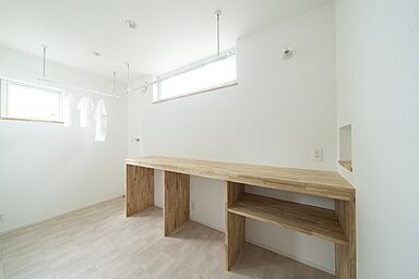 MAGHAUSの施工事例「木の船底天井で寛ぐ家」の画像3