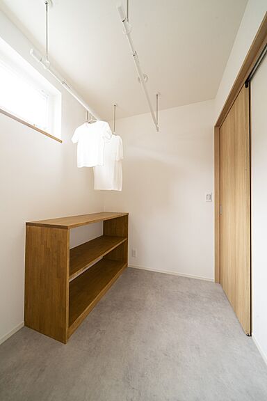 MAGHAUSの施工事例「吹き抜け窓から明かりを取り込む家」の画像7