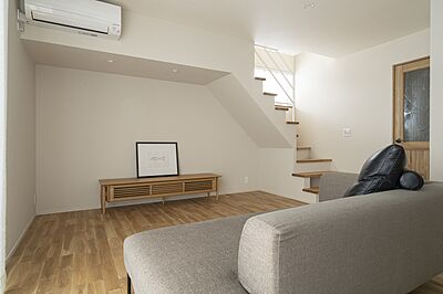 シンプルモダンスタイルのリビング MAGHAUSの事例画像