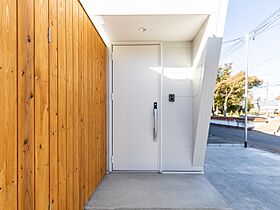無垢人homeの施工事例「喜多方市T様邸 中庭のある真っ白い平屋 1LDK」の画像1